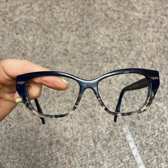 Vinyl factory frames - Picture 8 of 10